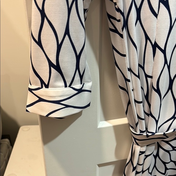 White and Black Patterned Wrap Dress - Picture 4 of 4